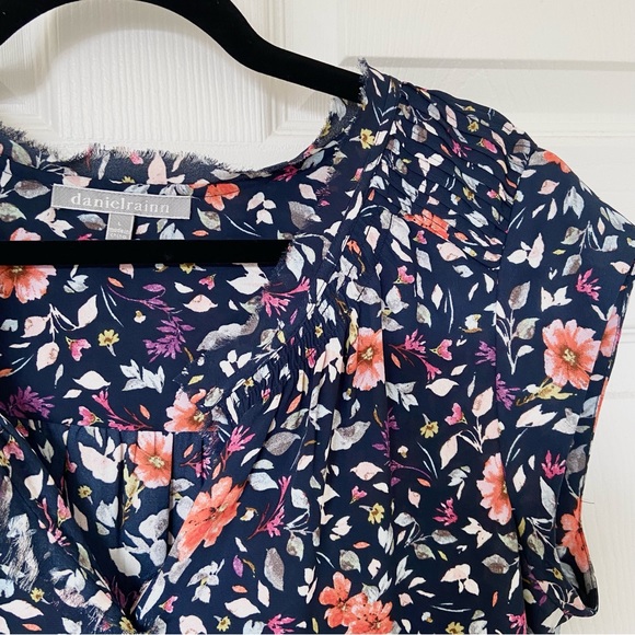 Daniel Rainn - Bernal Split Neck Blouse - Picture 3 of 14